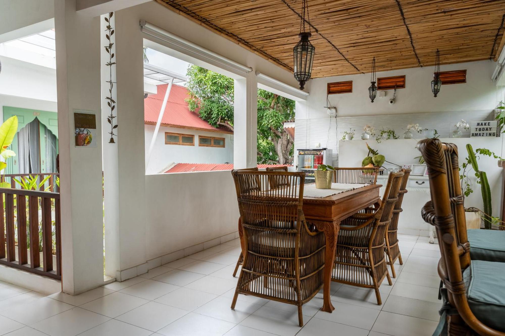 Hotel Naia Lombok à Kuta  Extérieur photo