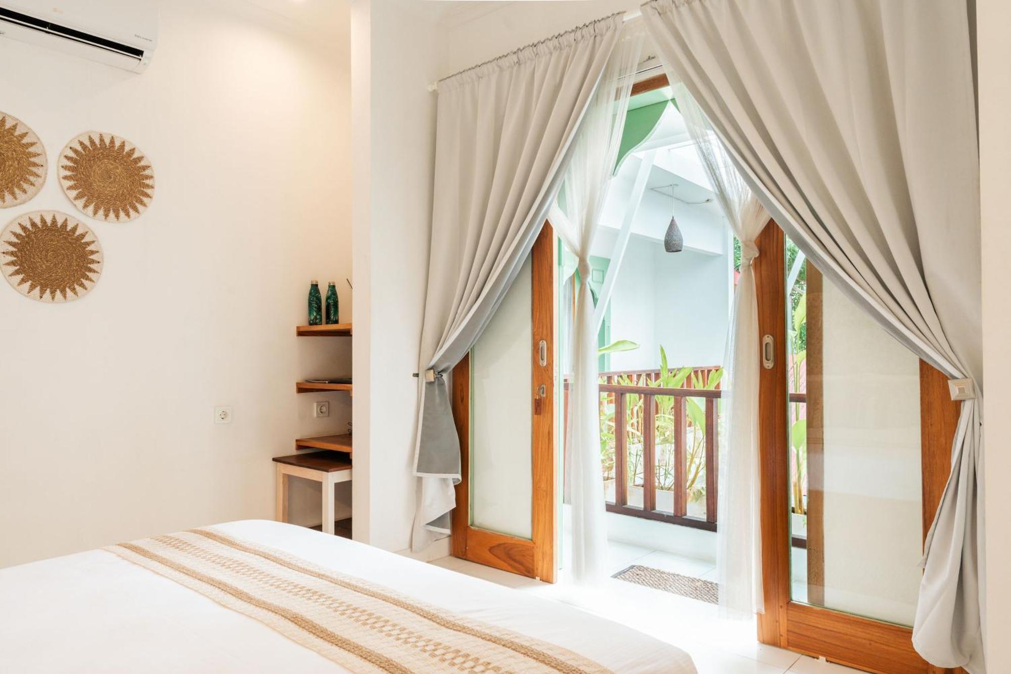 Hotel Naia Lombok à Kuta  Extérieur photo